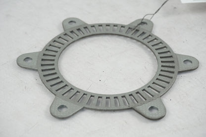 Baksidan på ABS krans från en BMW F 700 GS -2014 motorcykel.