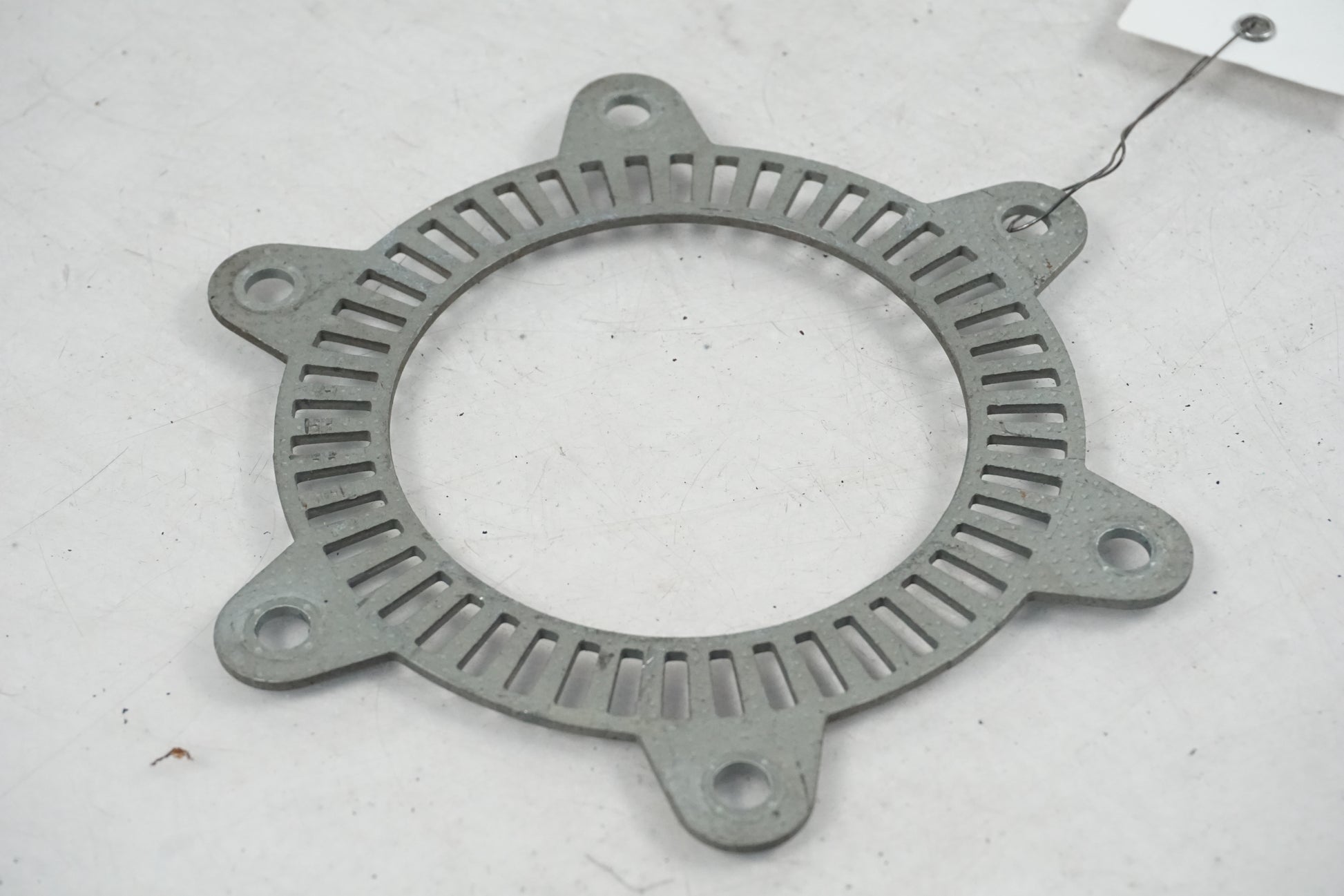 Höger sida på ABS krans från en BMW F 700 GS -2014 motorcykel.