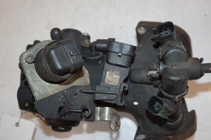 Snett uppifrån på Spjällhus från en H-D Dyna Street Bob FXDB/I -2007 motorcykel.