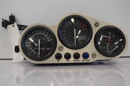Framsidan på Instrumentpanel från en Kawasaki ZX-9R -1994 motorcykel.