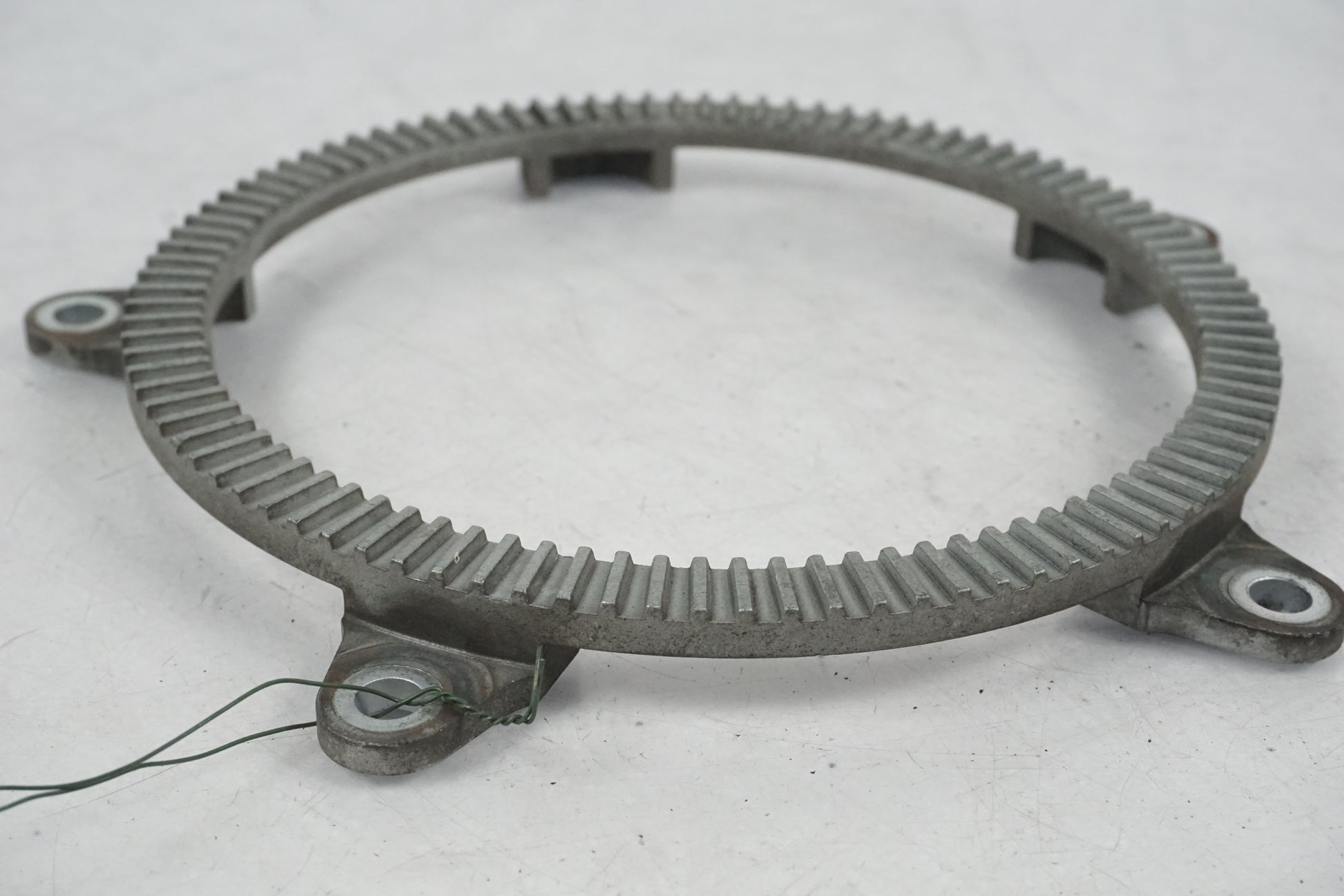 Höger sida på ABS krans från en BMW R 1100 S -1999 motorcykel.