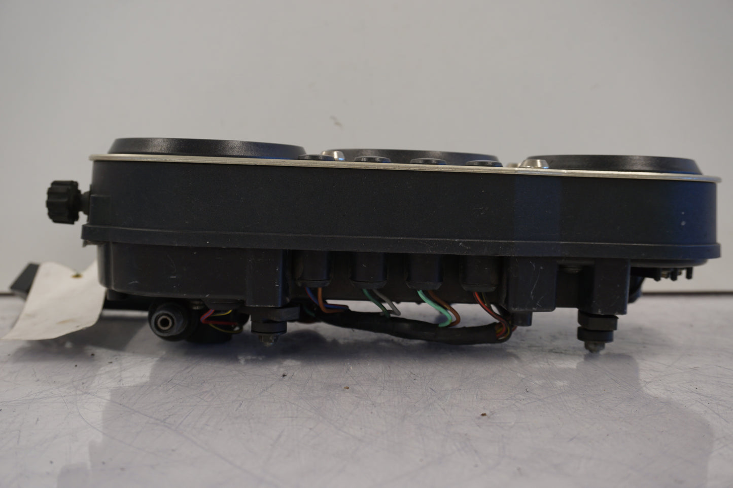 Baksidan på Instrumentpanel från en Kawasaki ZX-9R -1994 motorcykel.