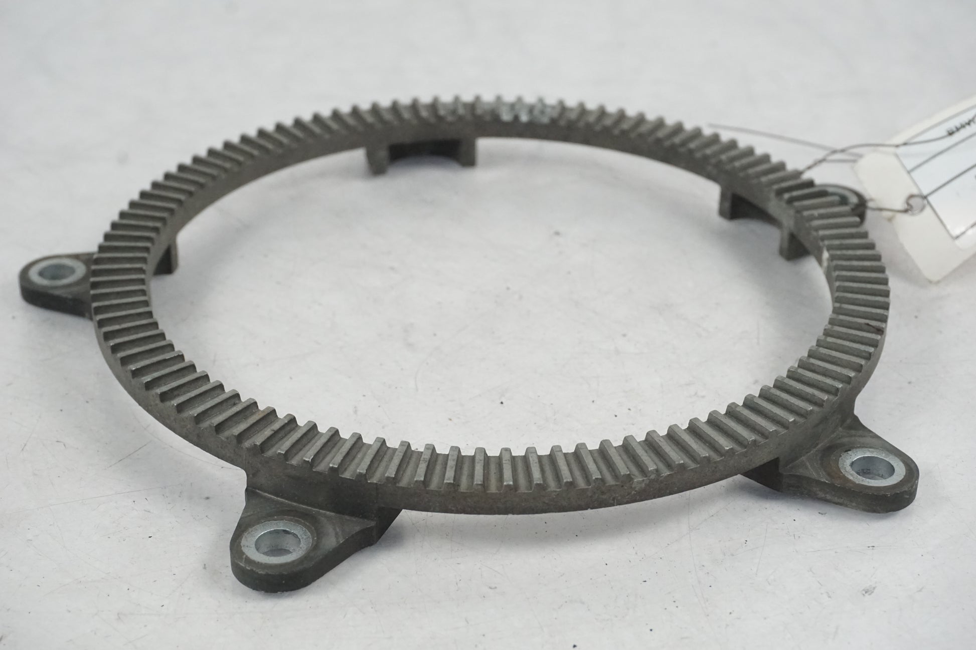 Baksidan på ABS krans från en BMW K 1200 RS -1998 motorcykel.