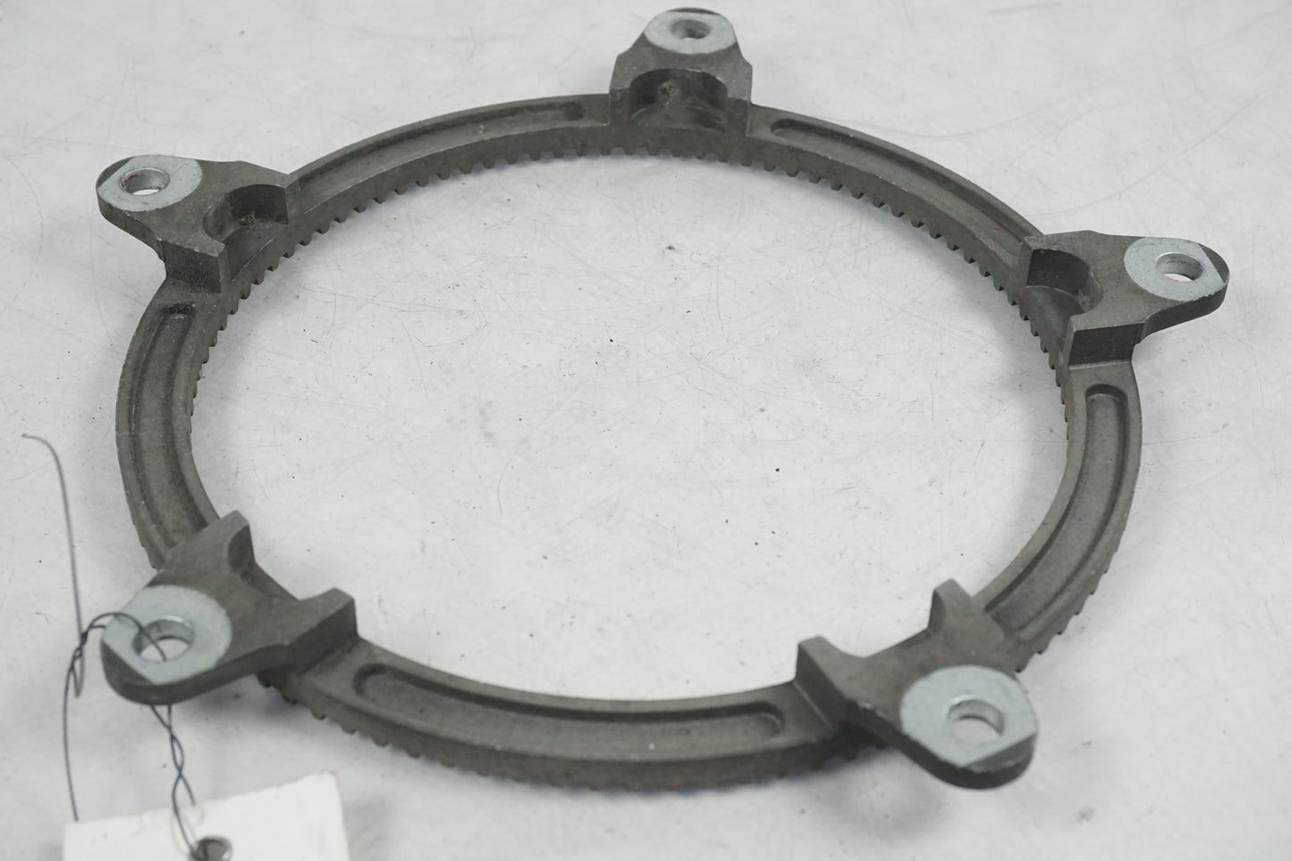 Vänster sida på ABS krans från en BMW K 1200 RS -1998 motorcykel.