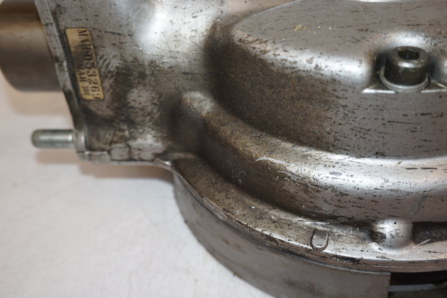 Snett nerifrån på Slutväxel från en Honda VT 1100 C -1999 motorcykel.