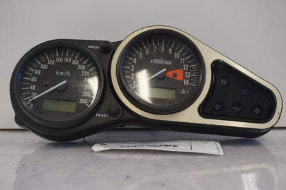 Framsidan på Instrumentpanel från en Kawasaki ZX-9R -1998 motorcykel.