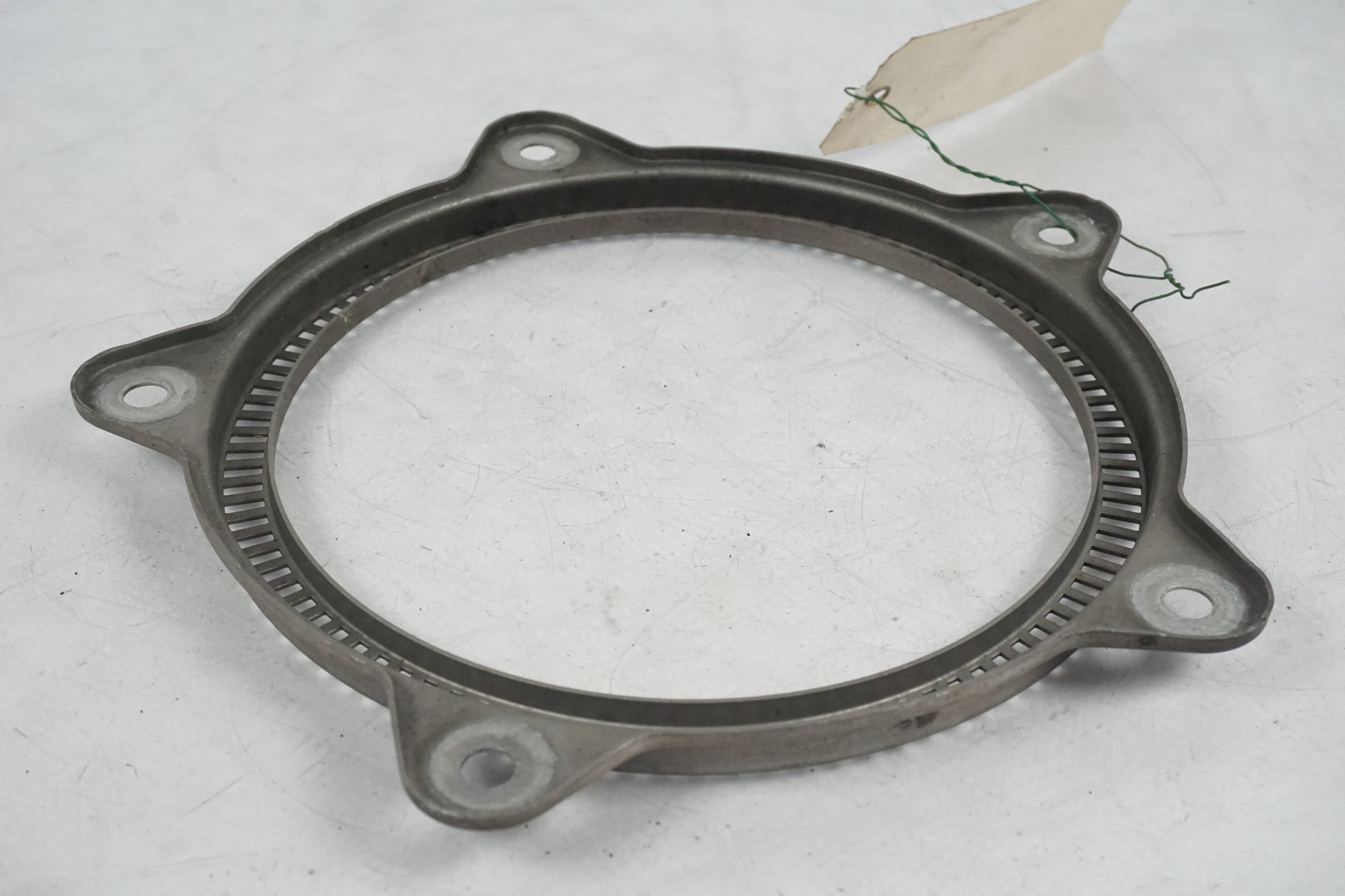 Höger sida på ABS krans från en BMW K 1200 LT -2004 motorcykel.