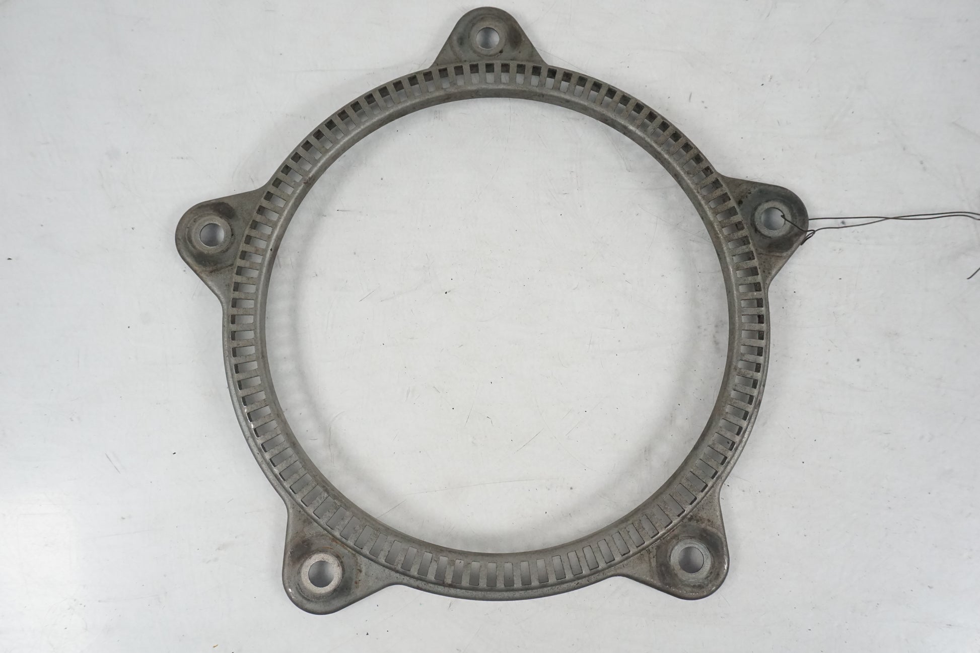 Framsidan på ABS krans från en BMW K 1200 RS -2003 motorcykel.