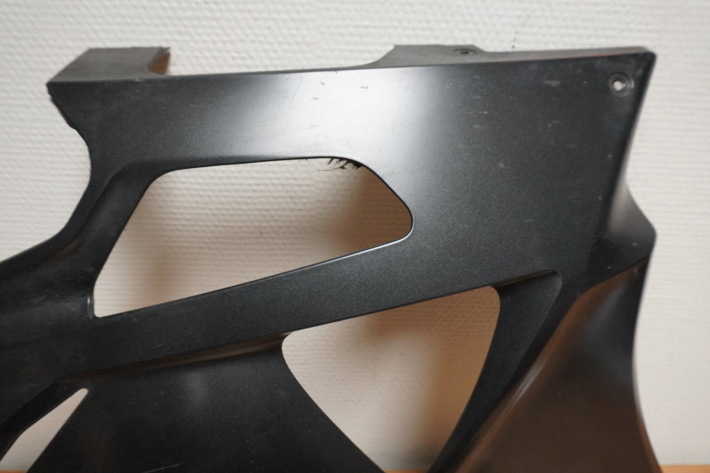 Vänster sida på Magkåpa från en BMW S 1000 RR -2010 motorcykel.