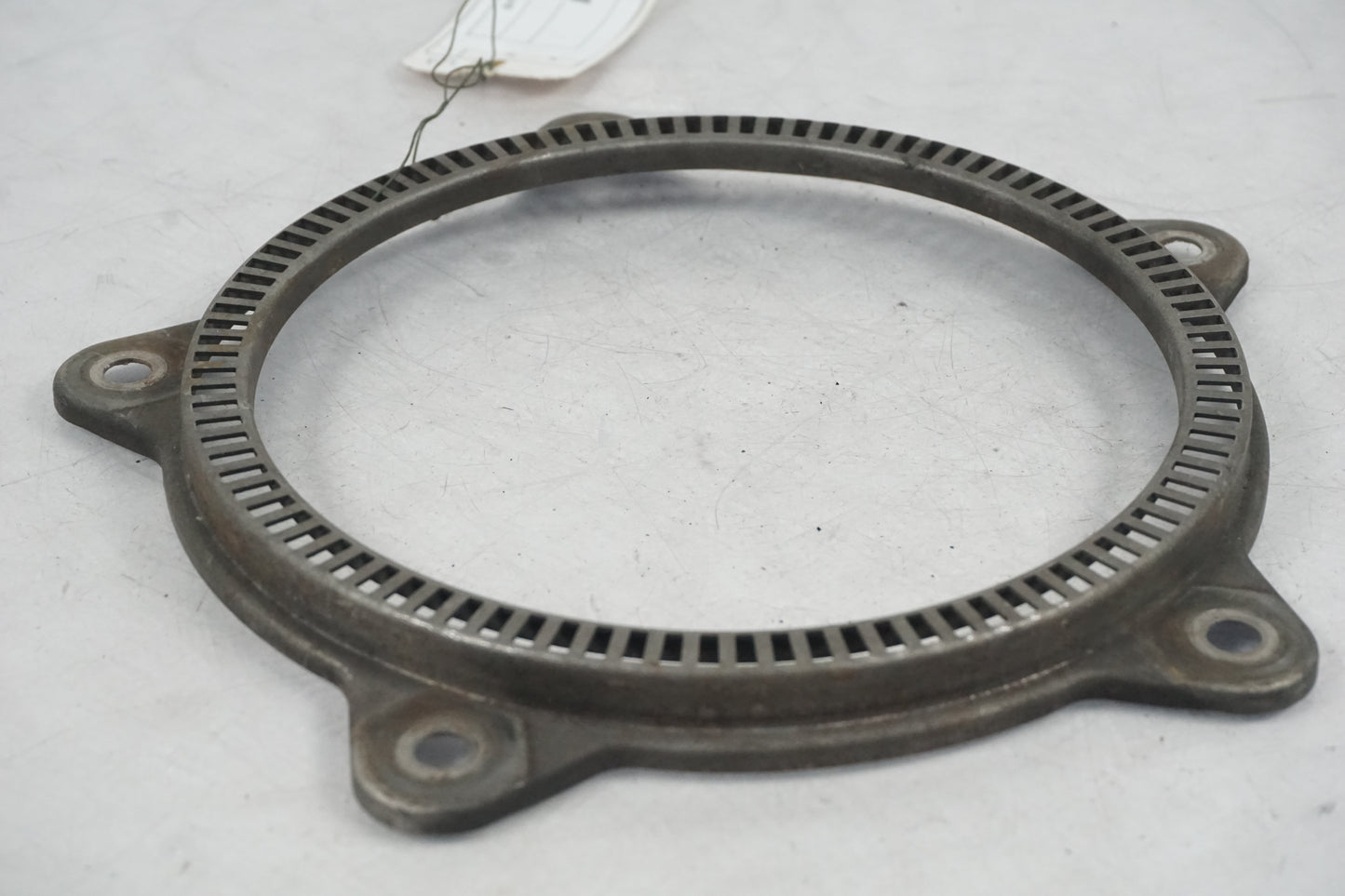 Baksidan på ABS krans från en BMW K 1200 LT -2004 motorcykel.