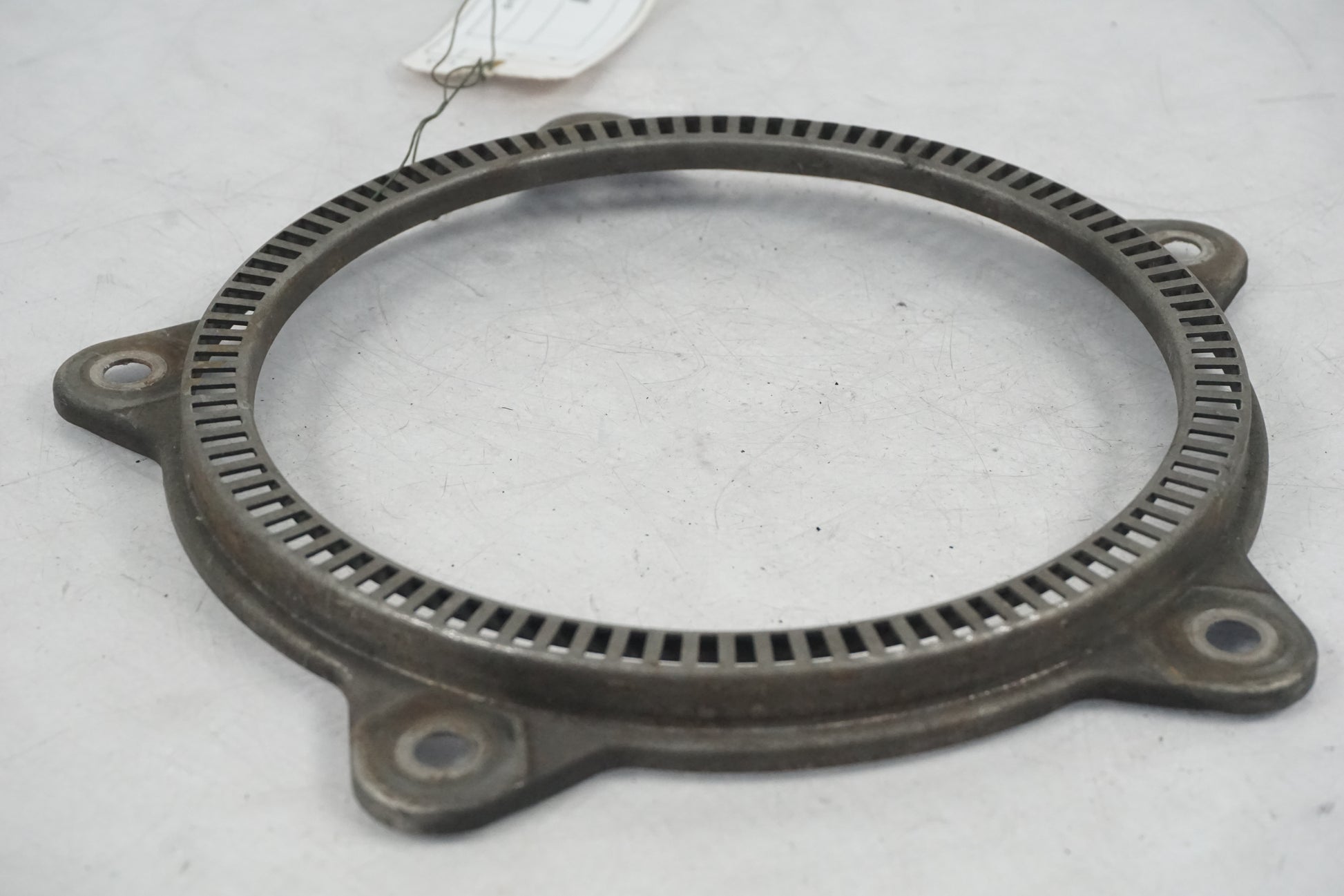 Baksidan på ABS krans från en BMW K 1200 LT -2004 motorcykel.