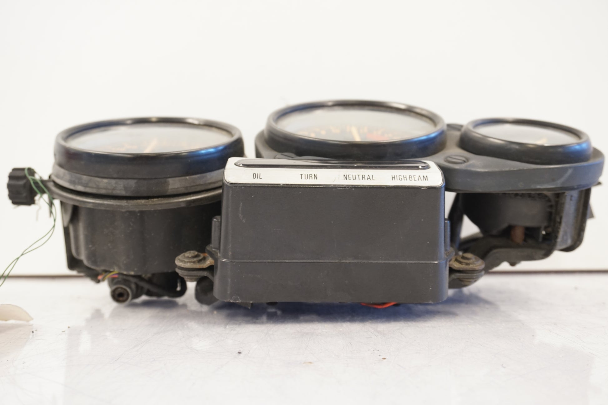 Baksidan på Instrumentpanel från en Kawasaki ZXR 750 -1993 motorcykel.