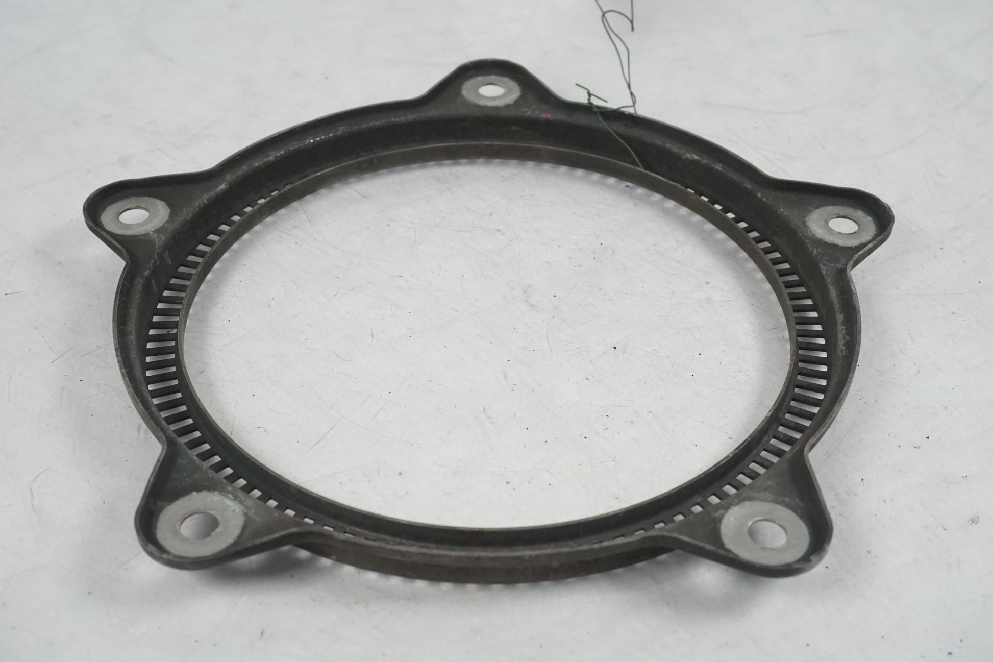 Höger sida på ABS krans från en BMW K 1200 LT -2004 motorcykel.