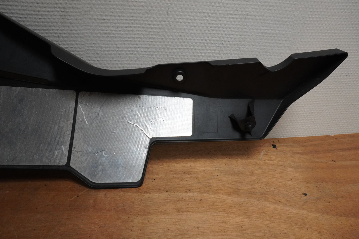 Vänster sida på Magkåpa från en Suzuki GSX-R 750 -2011 motorcykel.