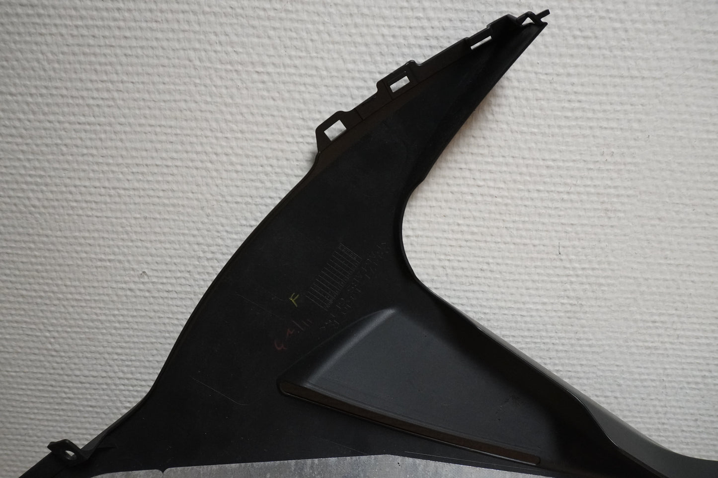 Snett uppifrån på Magkåpa från en Suzuki GSX-R 750 -2011 motorcykel.