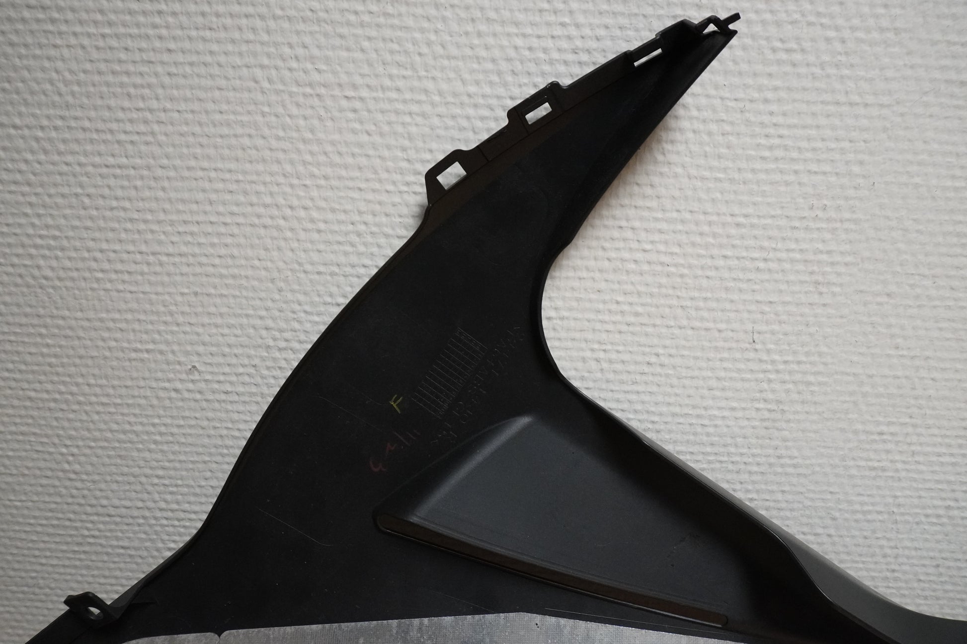 Snett uppifrån på Magkåpa från en Suzuki GSX-R 750 -2011 motorcykel.