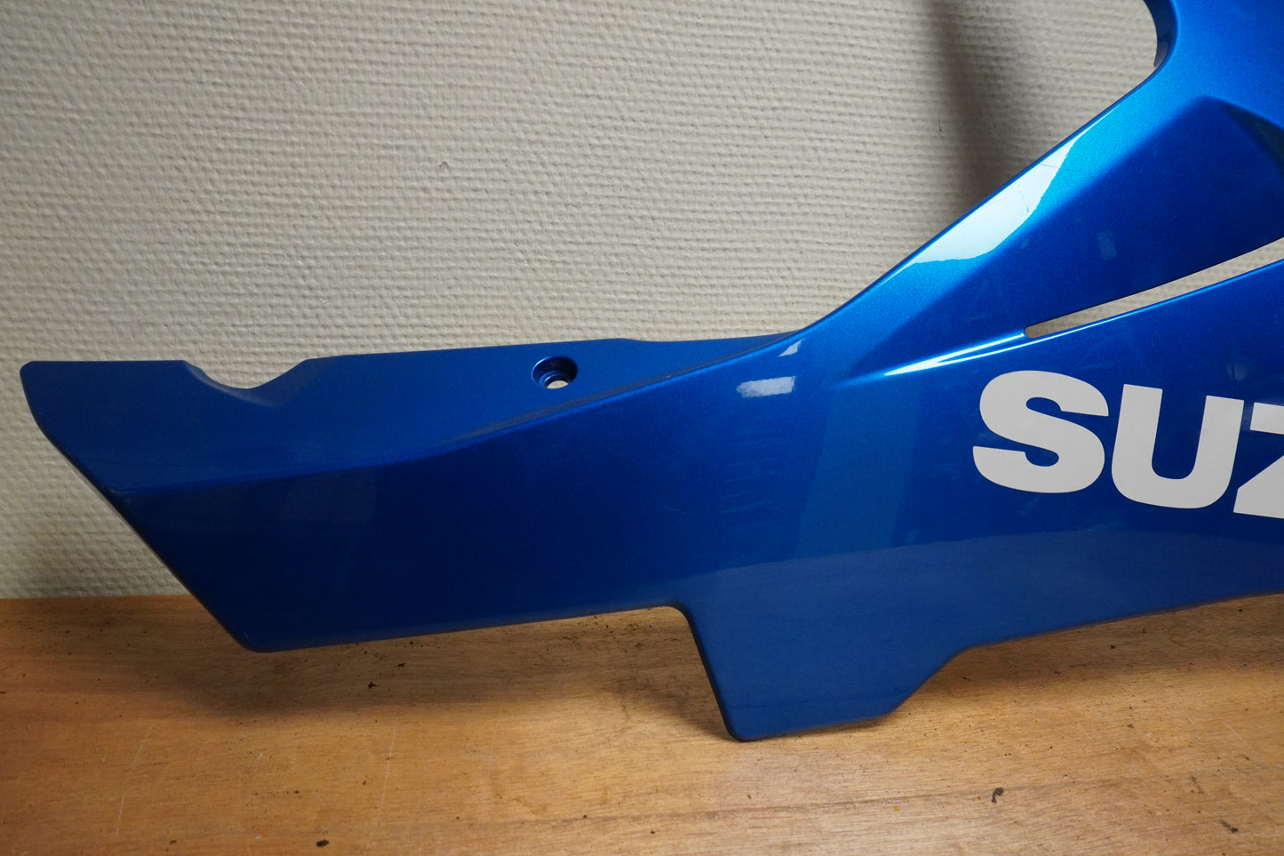 Baksidan på Magkåpa från en Suzuki GSX-R 750 -2015 motorcykel.