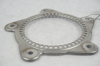 Baksidan på ABS krans från en BMW F 800 GT -2015 motorcykel.