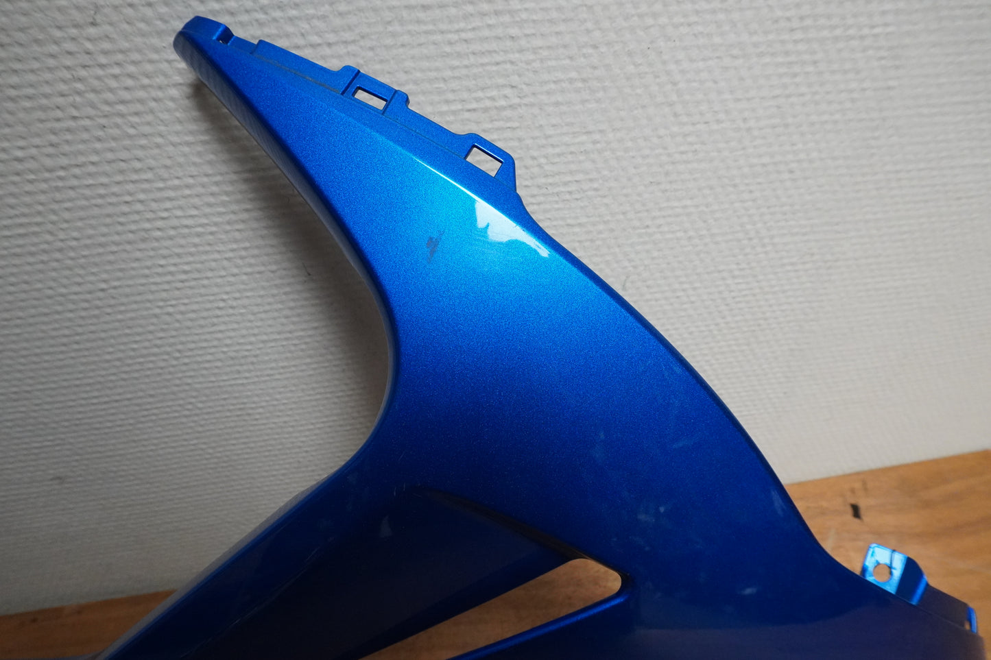 Vänster sida på Magkåpa från en Suzuki GSX-R 750 -2015 motorcykel.