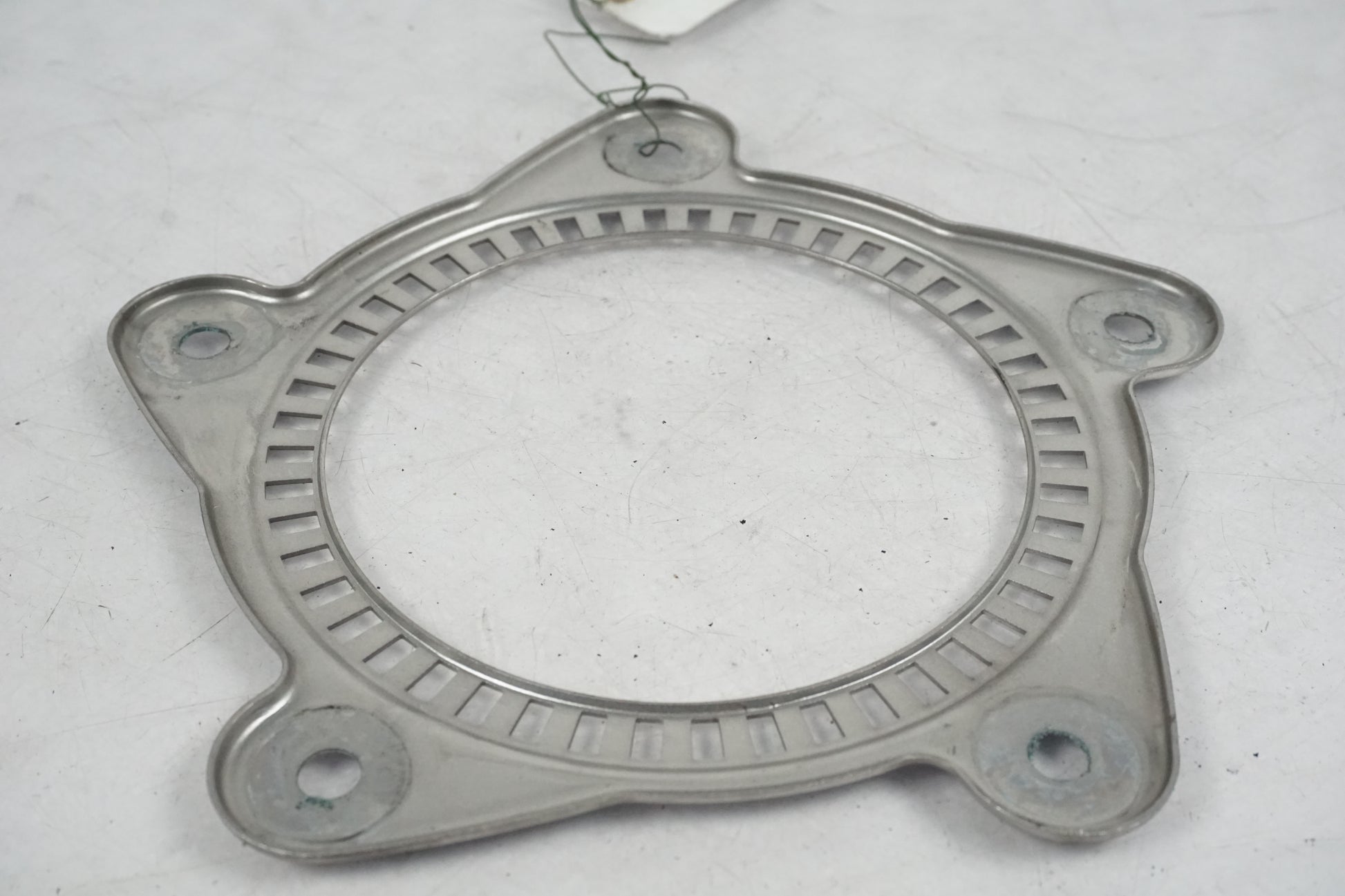 Höger sida på ABS krans från en BMW F 800 GT -2015 motorcykel.