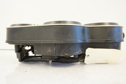 Vänster sida på Instrumentpanel från en Kawasaki ZX-9R -1997 motorcykel.