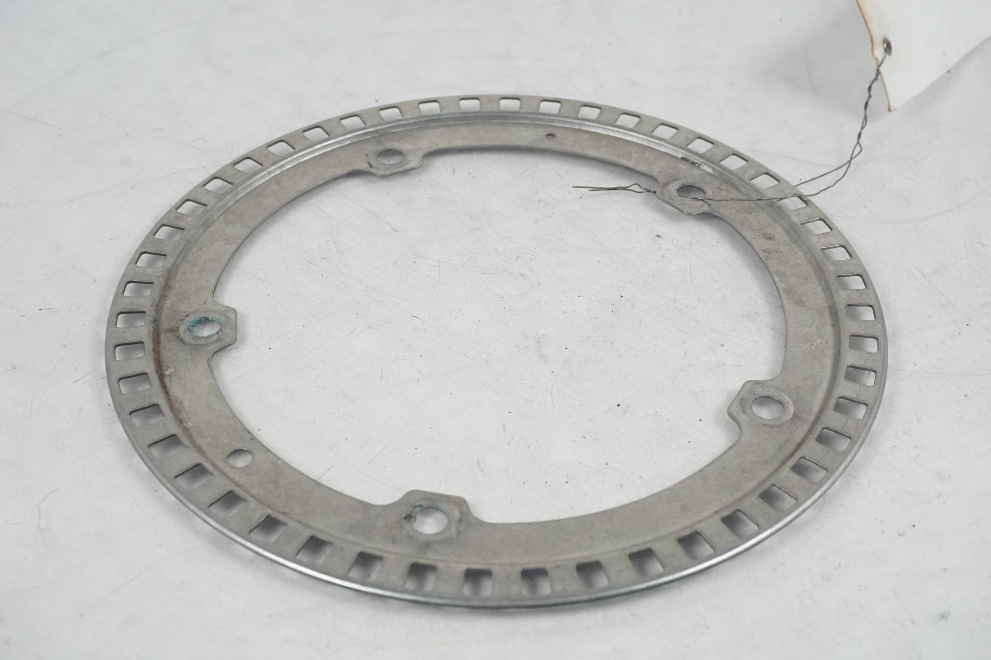 Höger sida på ABS krans från en BMW K 1600 -2018 motorcykel.