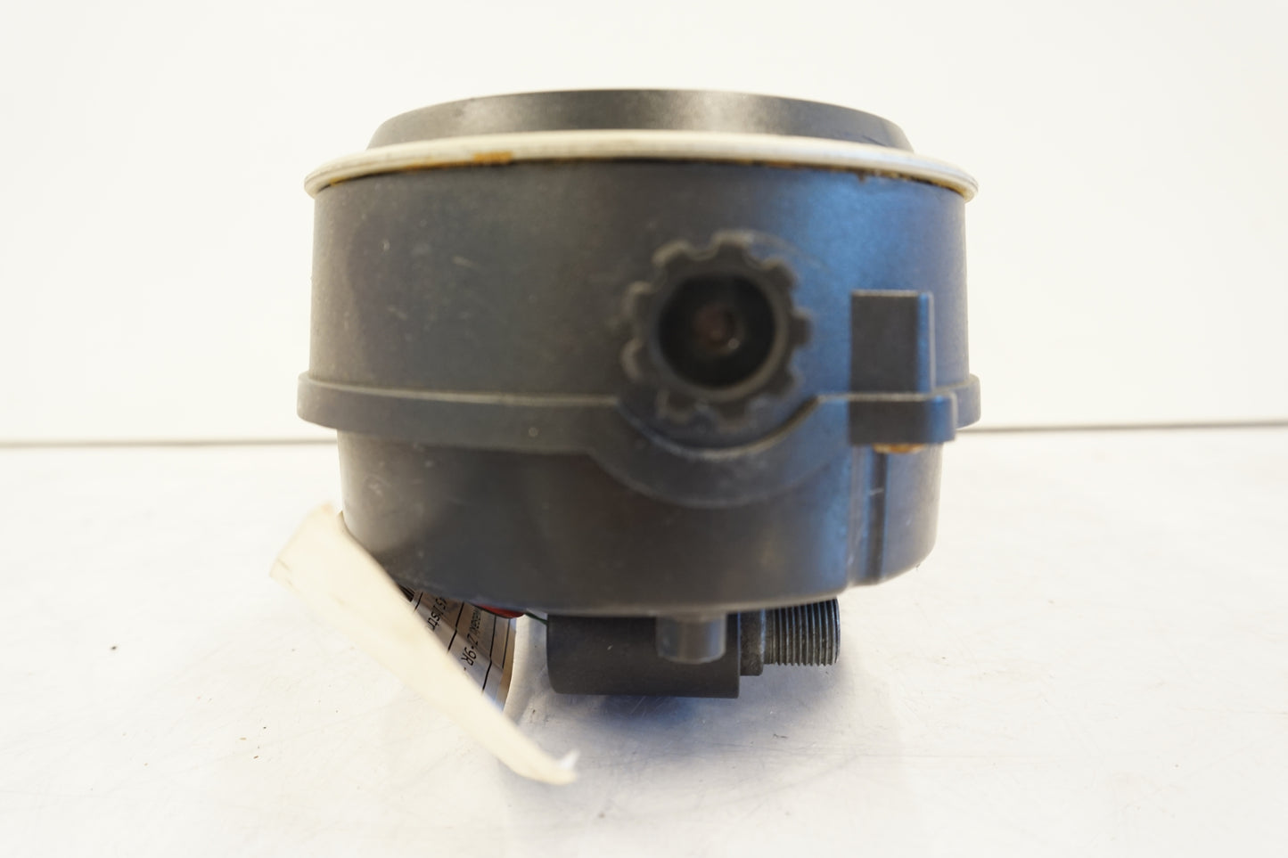 Snett uppifrån på Instrumentpanel från en Kawasaki ZX-9R -1997 motorcykel.