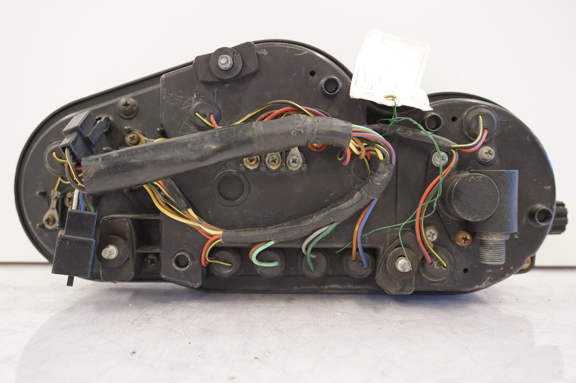 Snett nerifrån på Instrumentpanel från en Kawasaki ZX-9R -1997 motorcykel.