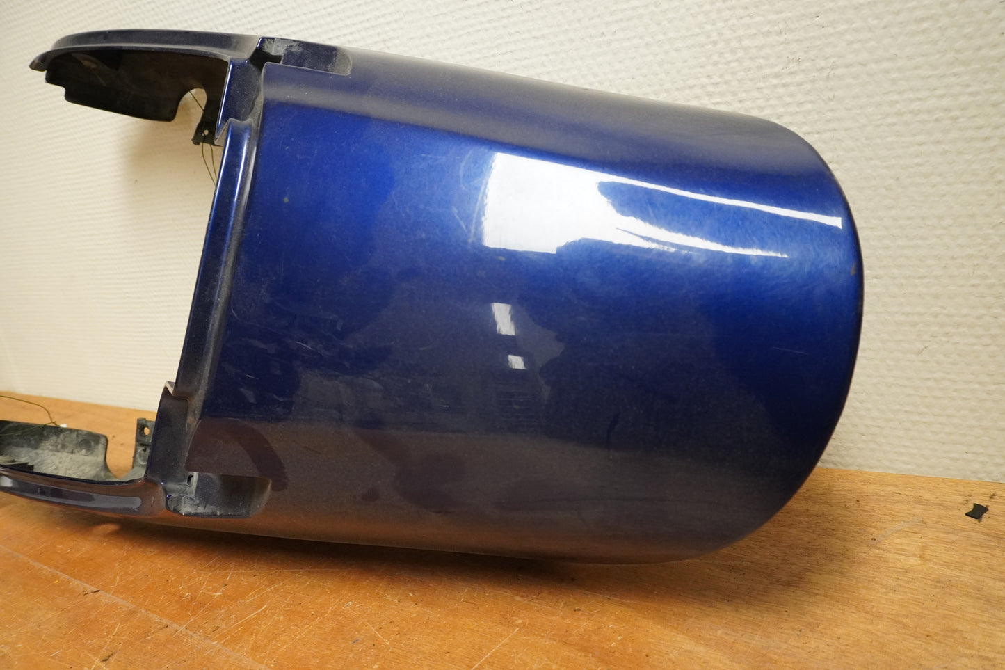 Baksidan på Bakvinge från en Suzuki GSX 750 -1998 motorcykel.