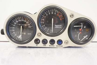 Framsidan på Instrumentpanel från en Kawasaki ZX-9R -1996 motorcykel.
