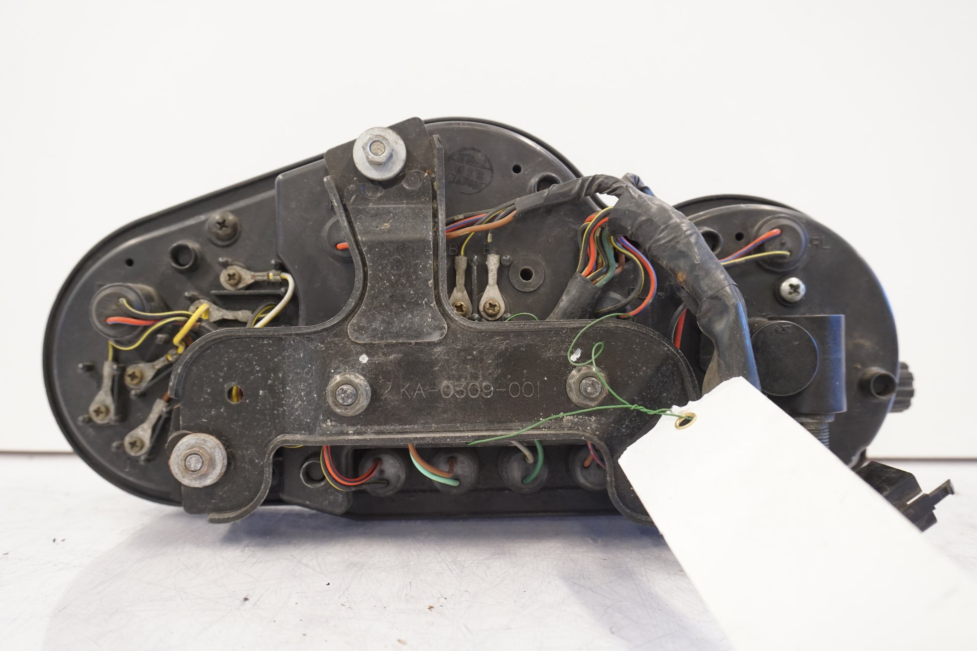 Snett nerifrån på Instrumentpanel från en Kawasaki ZX-9R -1996 motorcykel.