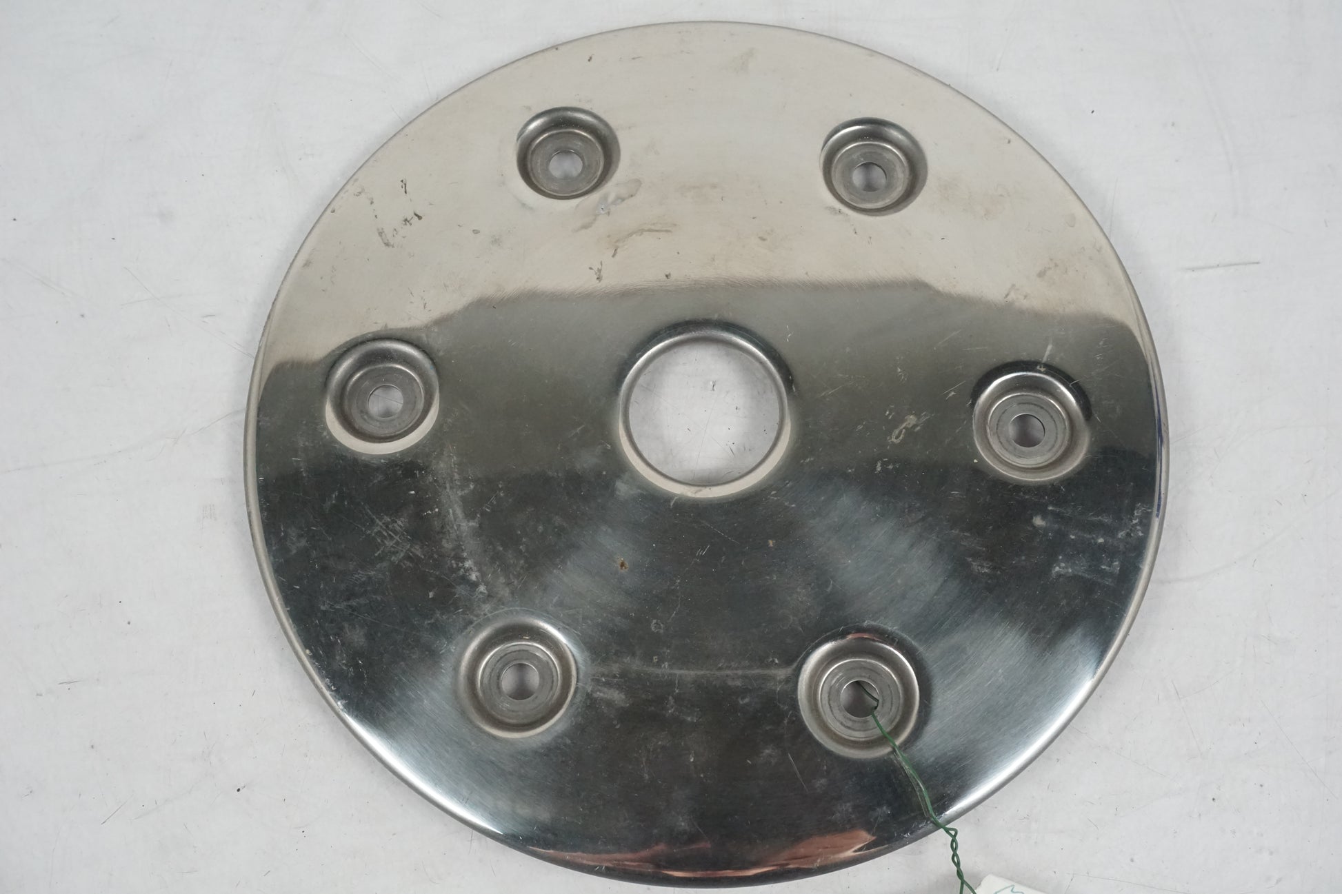 Framsidan på Bromsskivedekor från en Yamaha XV 1600 -2002 motorcykel.