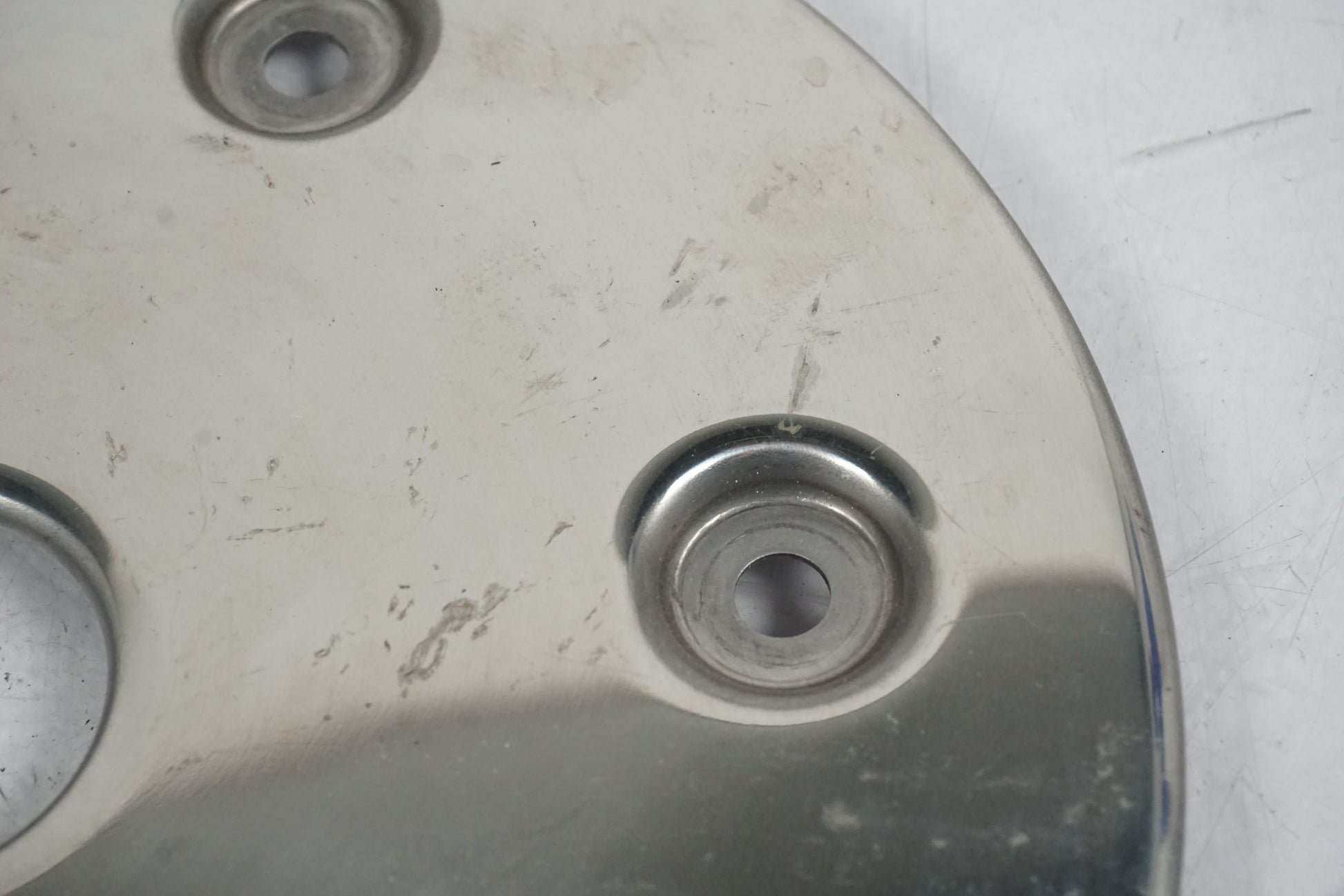 Baksidan på Bromsskivedekor från en Yamaha XV 1600 -2002 motorcykel.