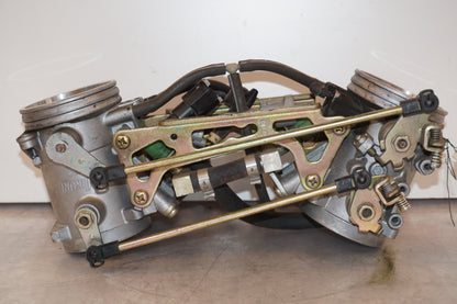 Baksidan på Spjällhus från en Suzuki SV 1000 -2004 motorcykel.