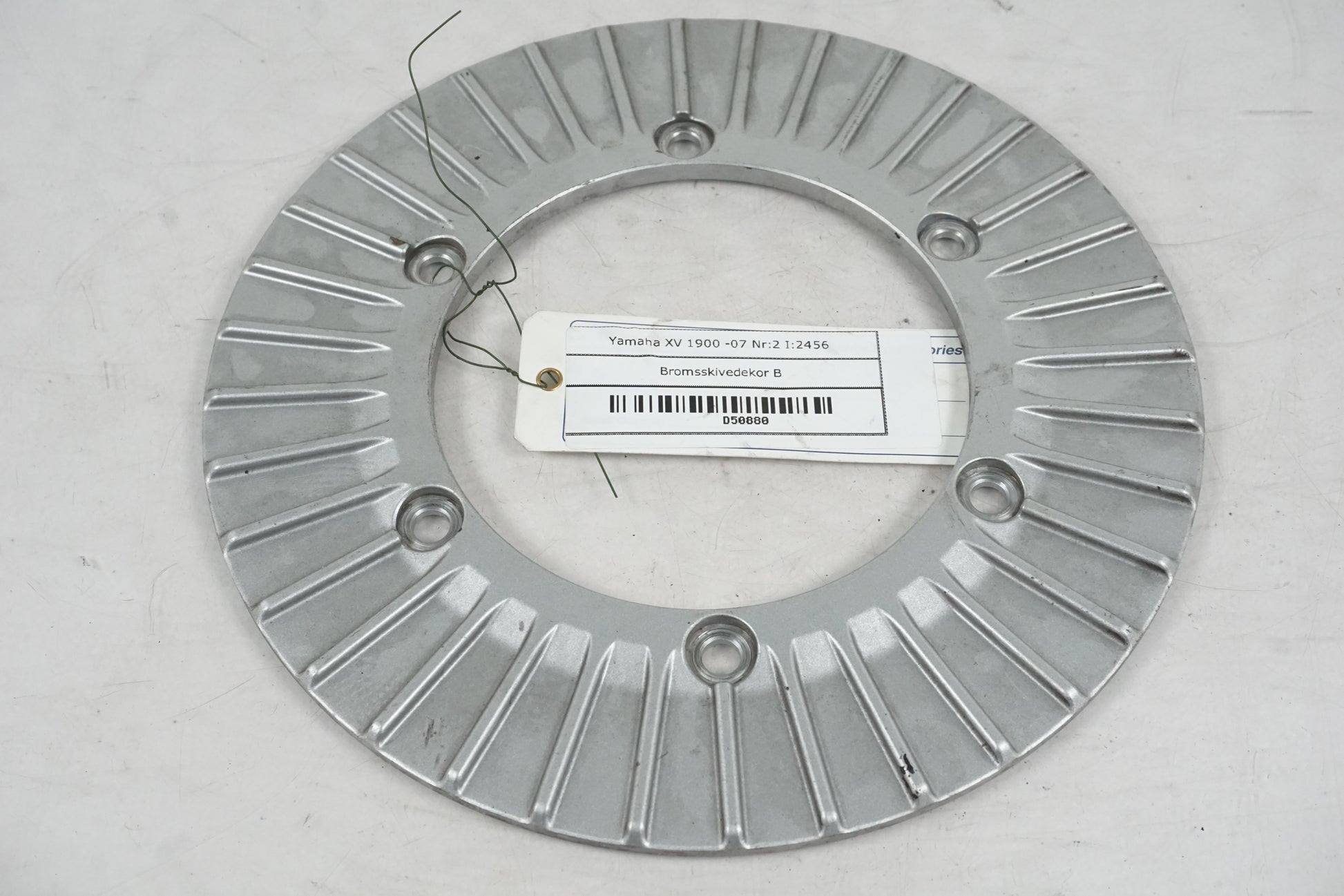Framsidan på Bromsskivedekor från en Yamaha XV 1900 -2007 motorcykel.
