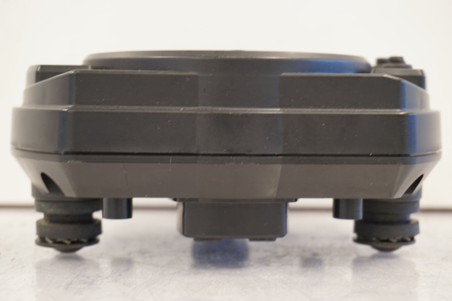 Vänster sida på Instrumentpanel från en Kawasaki ZX-10R -2005 motorcykel.