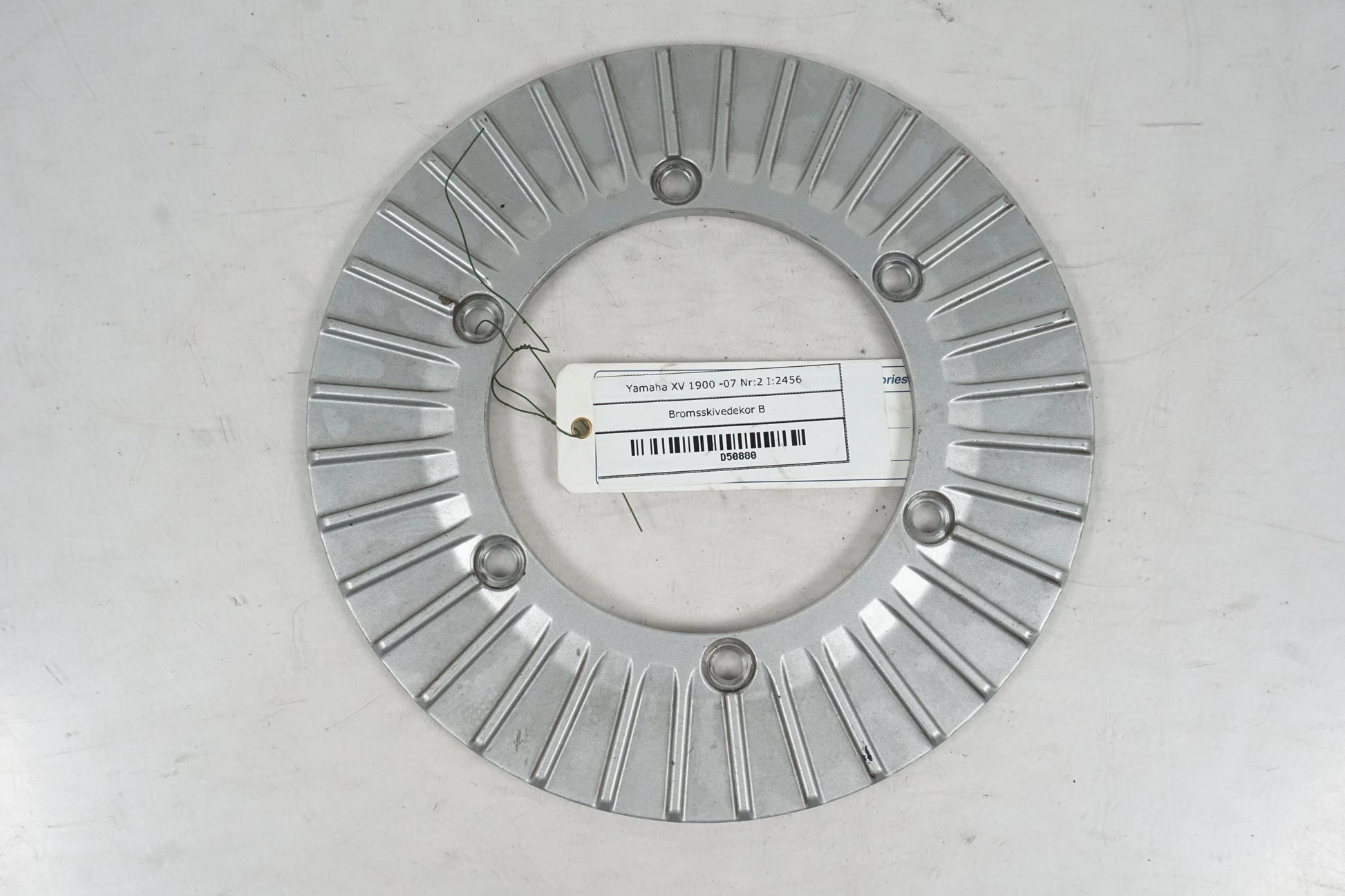 Baksidan på Bromsskivedekor från en Yamaha XV 1900 -2007 motorcykel.