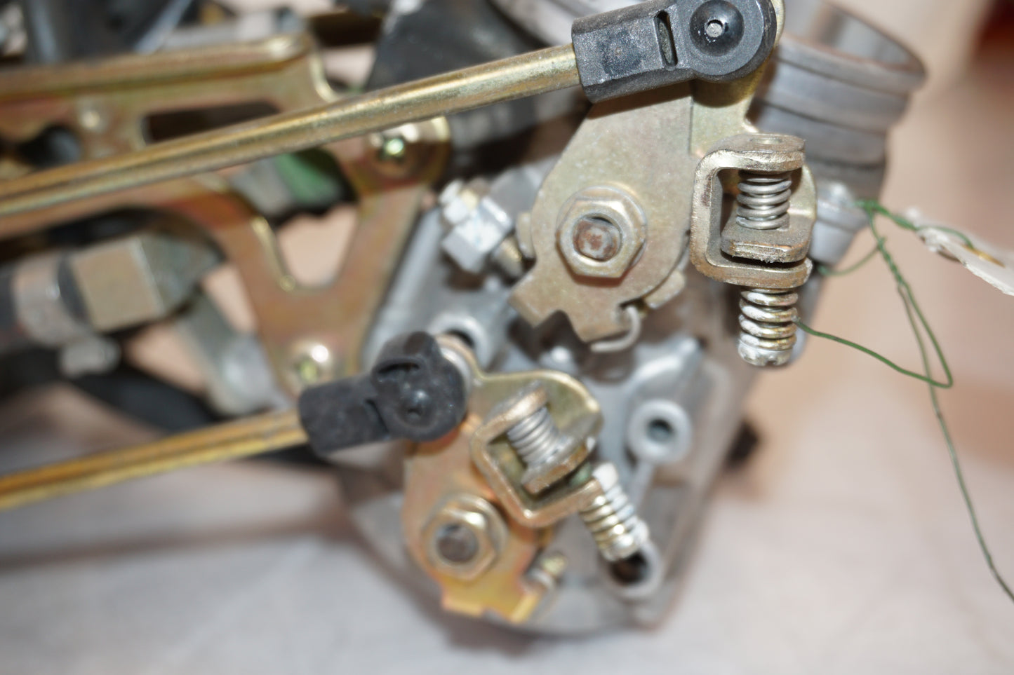 Extrabild5 på Spjällhus från en Suzuki SV 1000 -2004 motorcykel.