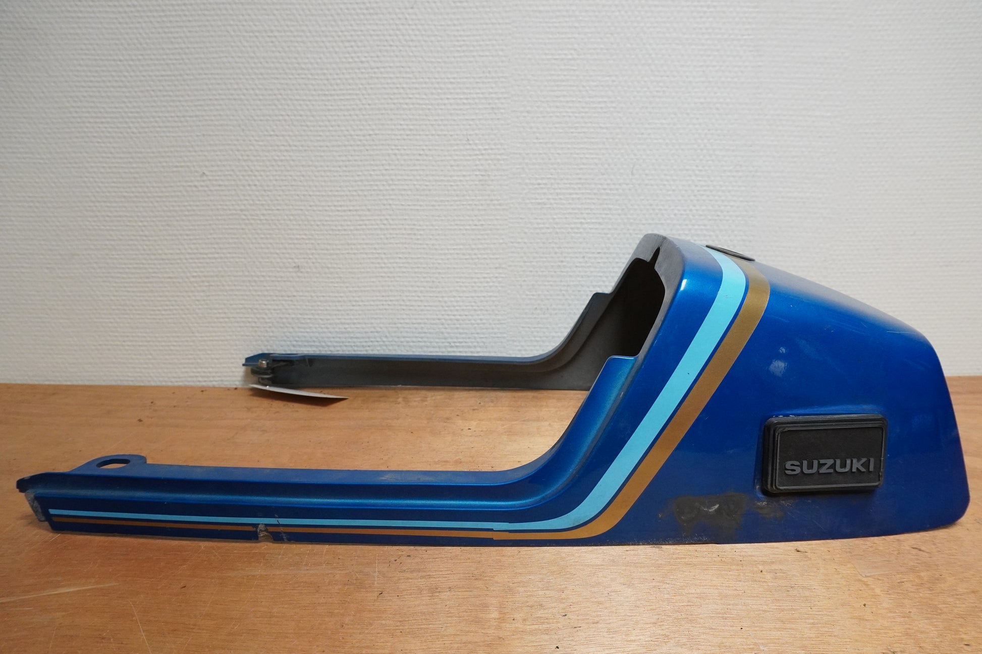 Baksidan på Bakvinge från en Suzuki GS 850 G -1982 motorcykel.