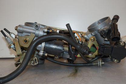 Vänster sida på Spjällhus från en Suzuki SV 1000 -2005 motorcykel.