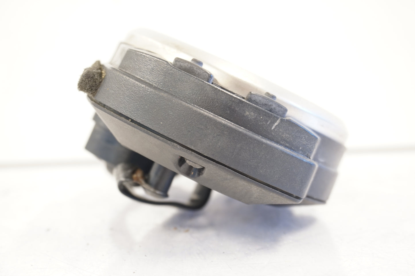 Snett uppifrån på Instrumentpanel från en Kawasaki Z 750 -2008 motorcykel.