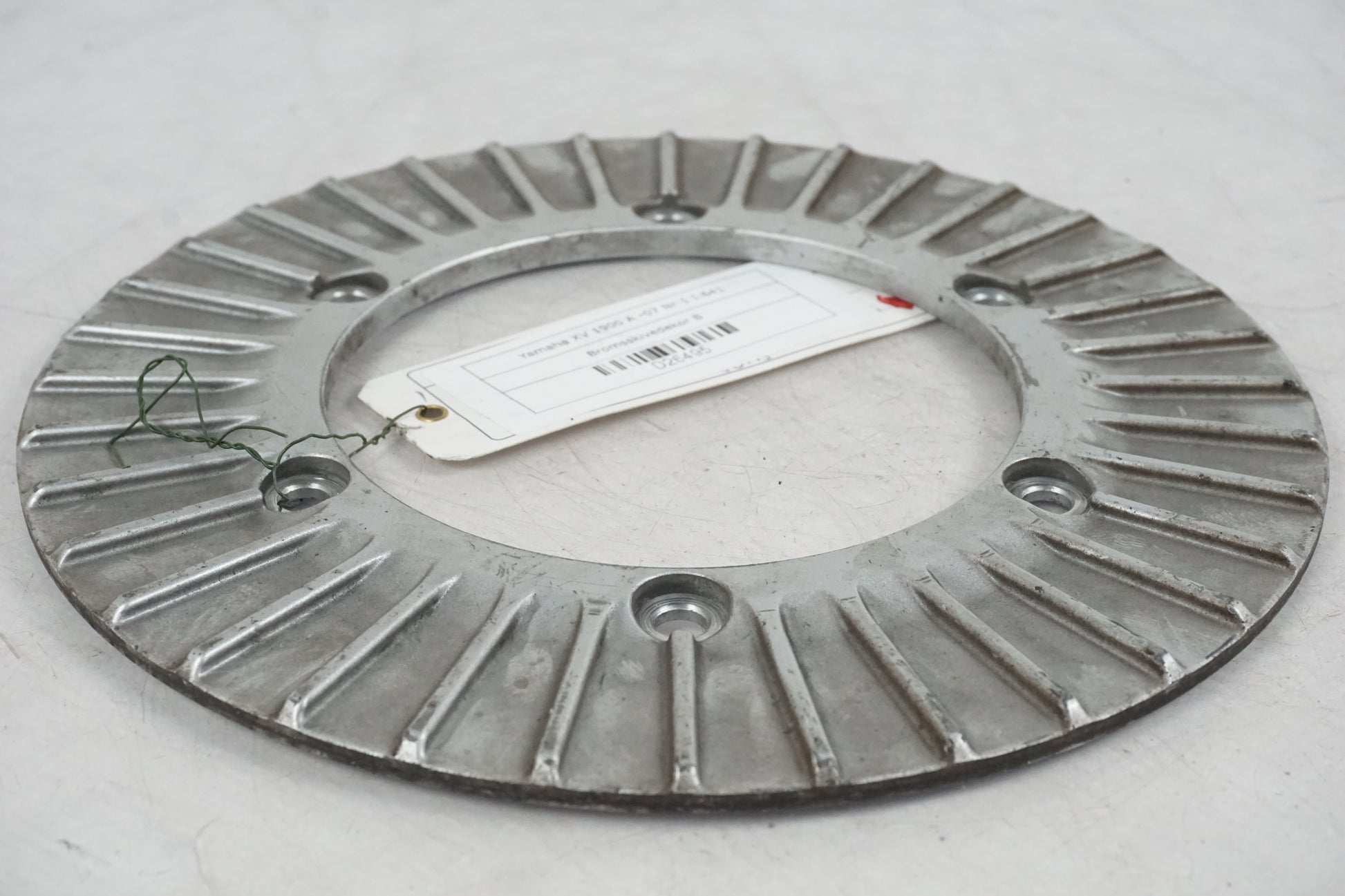 Baksidan på Bromsskivedekor från en Yamaha XV 1900 -2007 motorcykel.