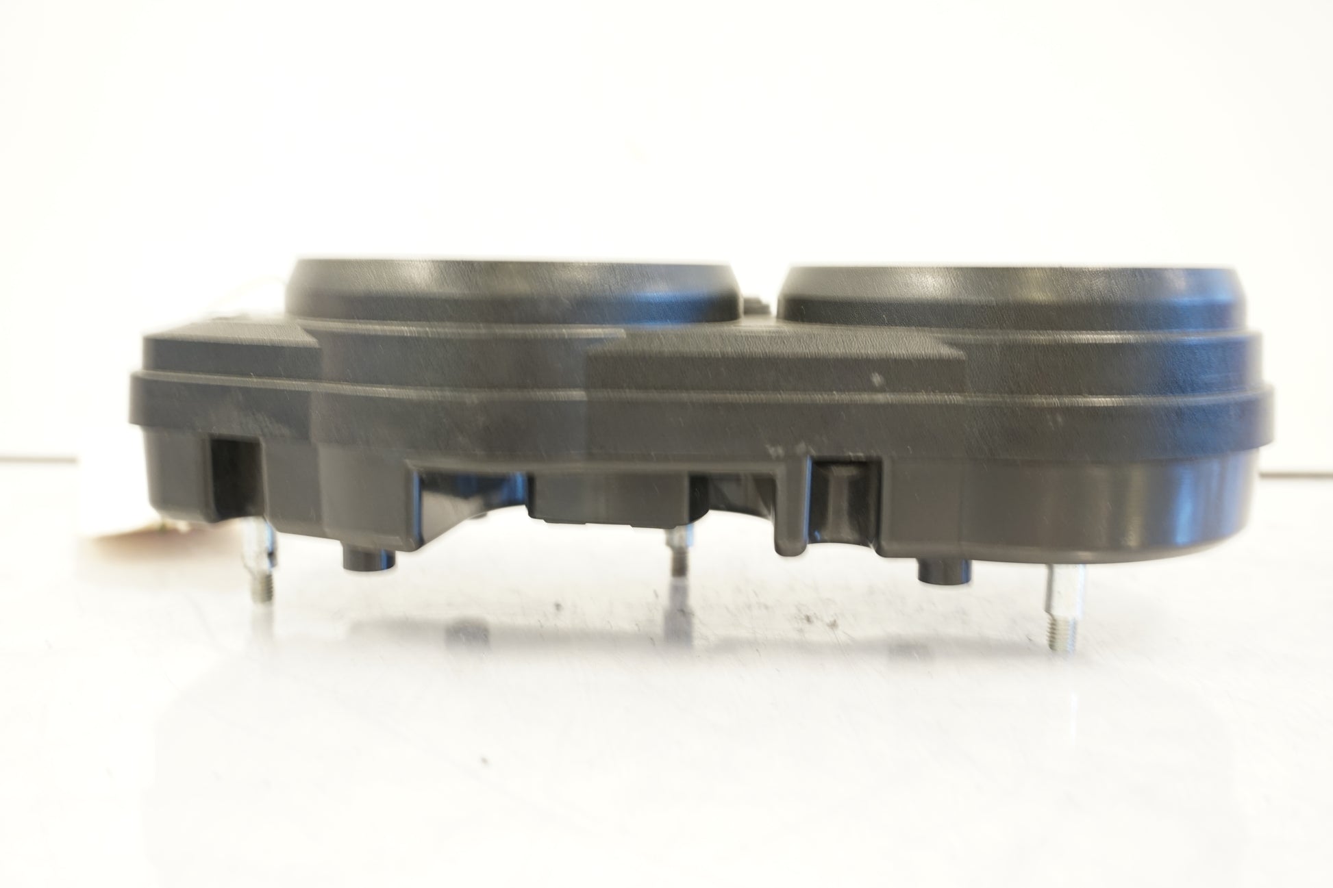 Snett uppifrån på Instrumentpanel från en Kawasaki ER-6F -2007 motorcykel.