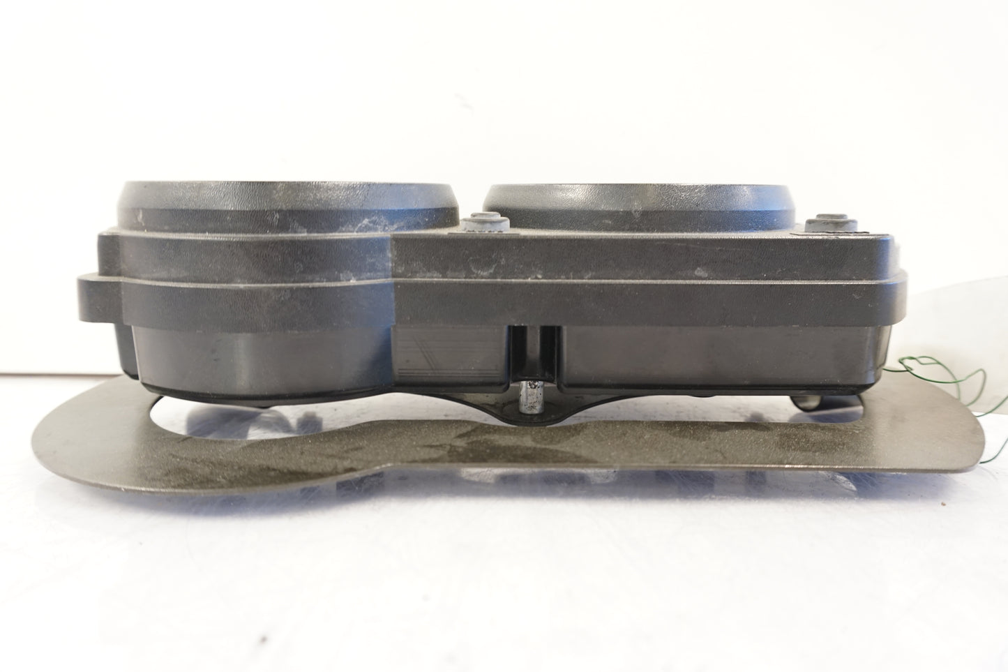 Baksidan på Instrumentpanel från en Kawasaki ER-6F -2006 motorcykel.