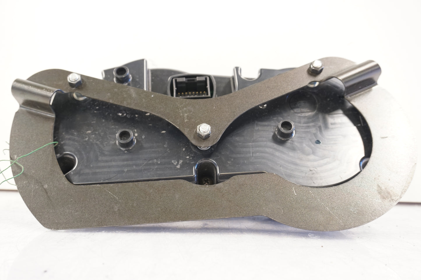 Snett nerifrån på Instrumentpanel från en Kawasaki ER-6F -2006 motorcykel.