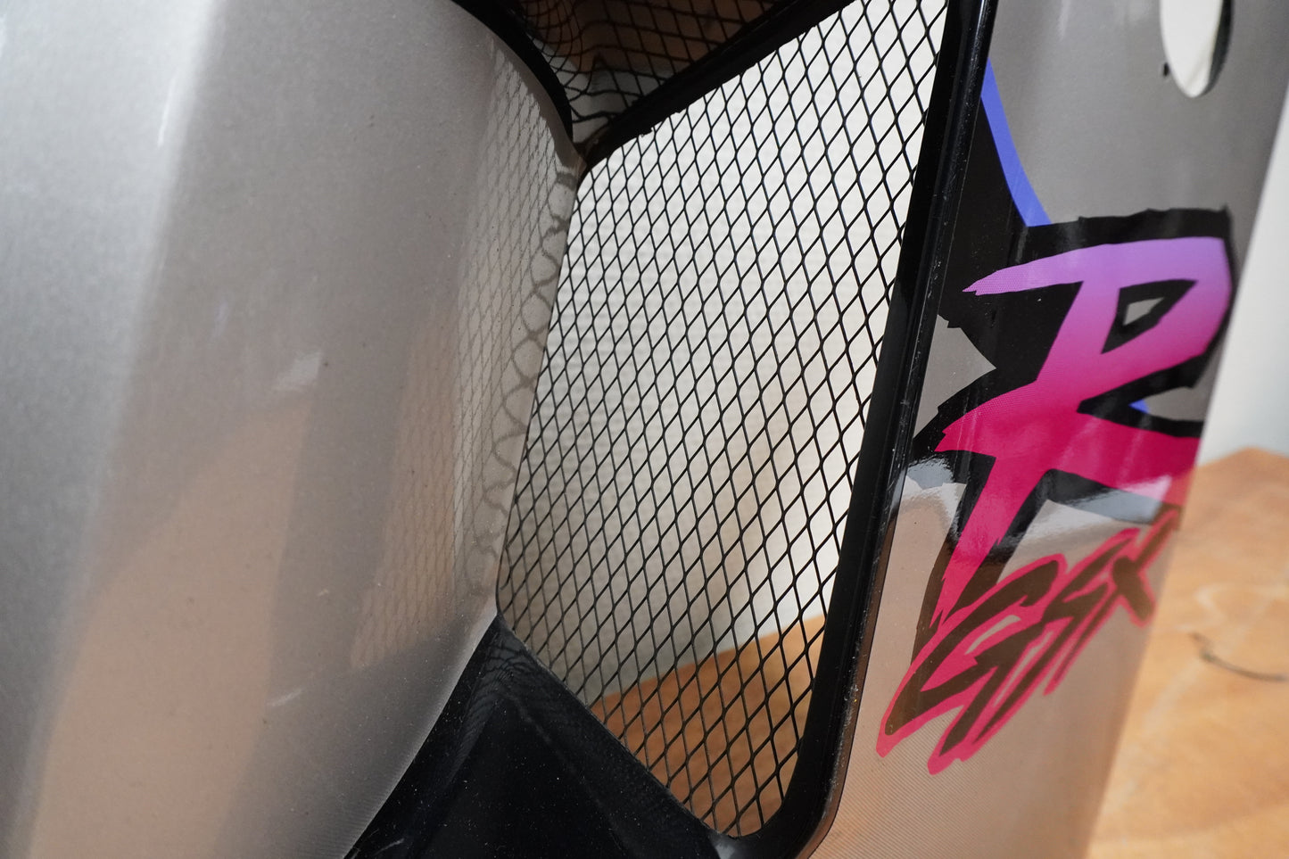 Baksidan på Sidkåpa från en Suzuki GSX-R 1100 -1991 motorcykel.