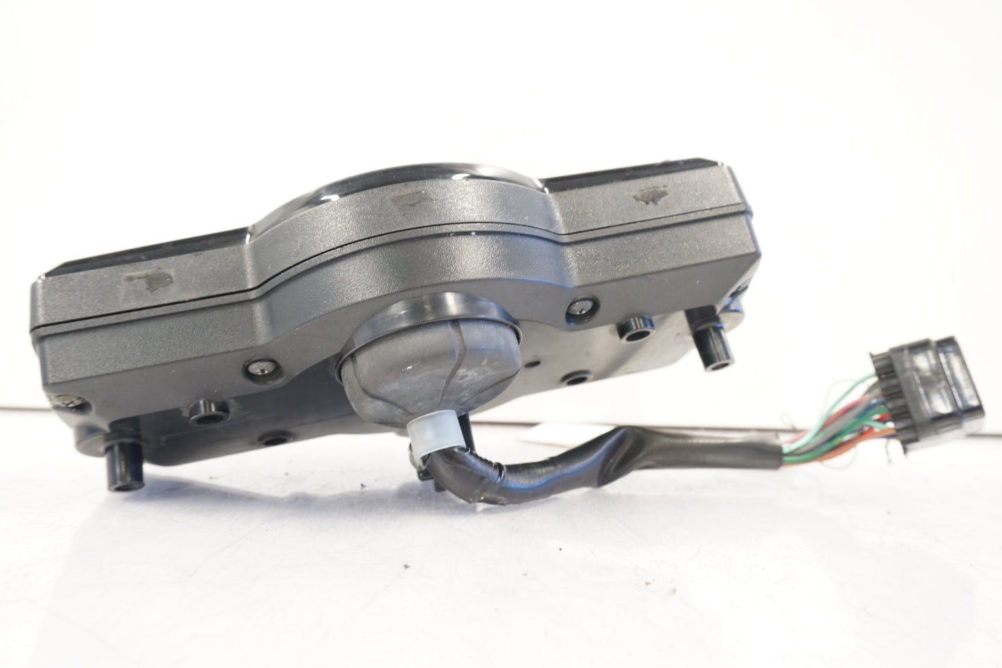 Vänster sida på Instrumentpanel från en Kawasaki Versys 650 -2007 motorcykel.