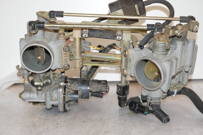 Höger sida på Spjällhus från en Suzuki SV 650 -2003 motorcykel.