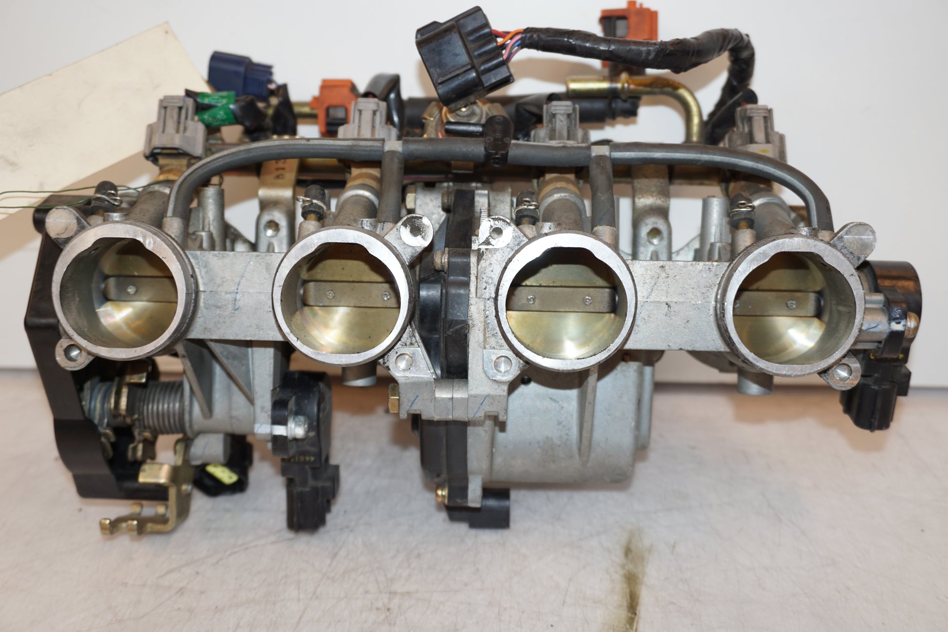 Höger sida på Spjällhus från en Yamaha YZF R6 -2006 motorcykel.