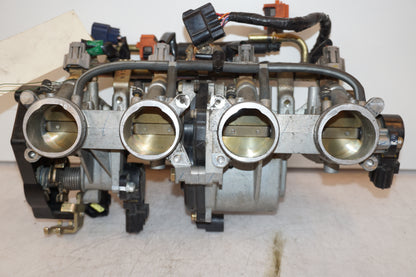 Höger sida på Spjällhus från en Yamaha YZF R6 -2006 motorcykel.